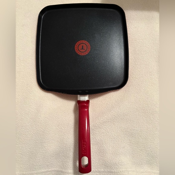 Red and Black T-Fal Square Frying Pan (like new) - Picture 2 of 5